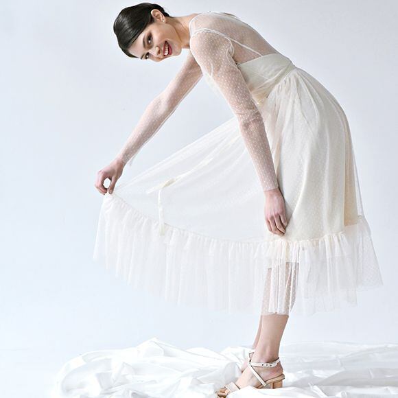 látky na svatební šaty doplněné krajkou