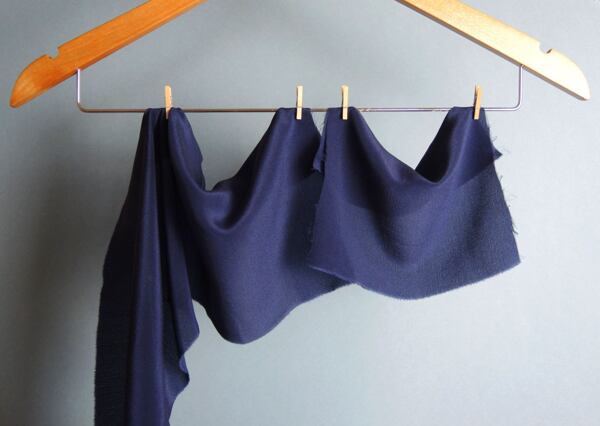 Jak prát hedvábí – zkouška praní hedvábného krepdešínu 