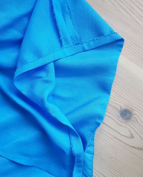 střih na šaty, jednoduché letní šaty, šaty z pravého hedvábí 