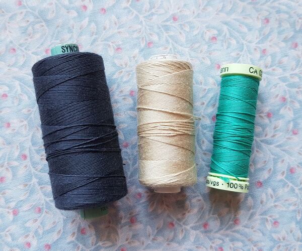 silné nitě na šití