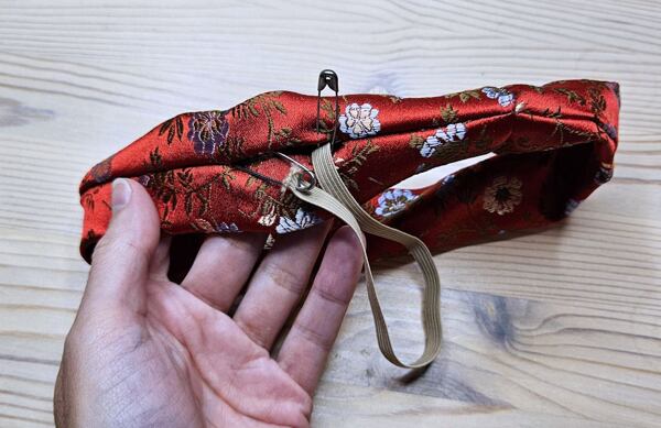 gumička do vlasů, scrunchie gumička, saténová gumička do vlasů