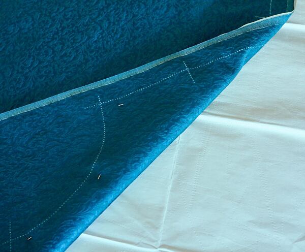 Jak ušít kolovou sukni – druhá strana látky po proznačení 