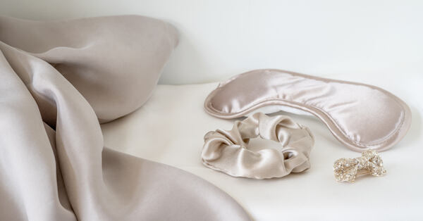 gumička do vlasů, scrunchie gumička, saténová gumička do vlasů