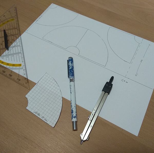 Nákres polohového plánu a střih kolové sukně v měřítku 1:10 (článek „Kolová sukně – střih a polohování“)