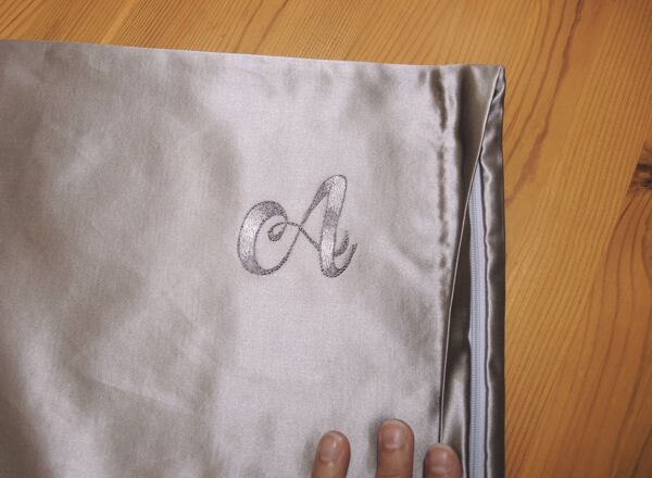 šití povlaku na polštář