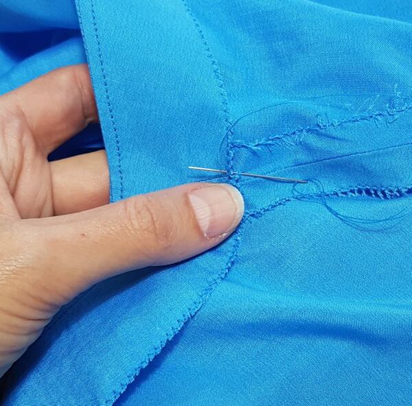 střih na šaty, jednoduché letní šaty, šaty z pravého hedvábí 