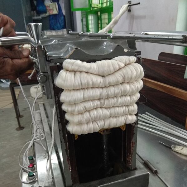 výroba hedvábí, surové hedvábí