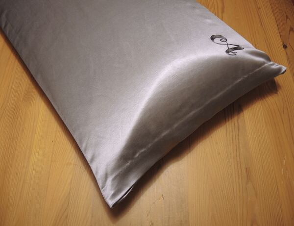 šití povlaku na polštář