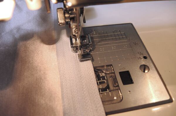 jak všít zip do polštáře