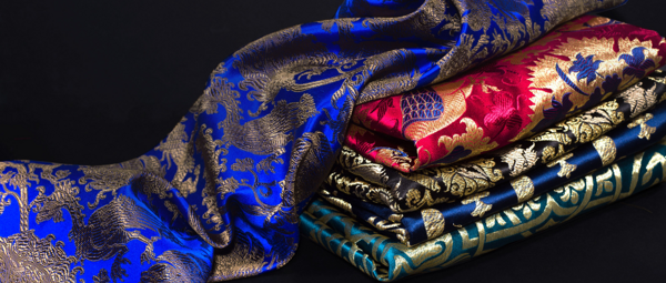 nové historické látky skladem