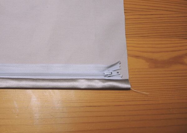 jak všít zip do polštáře