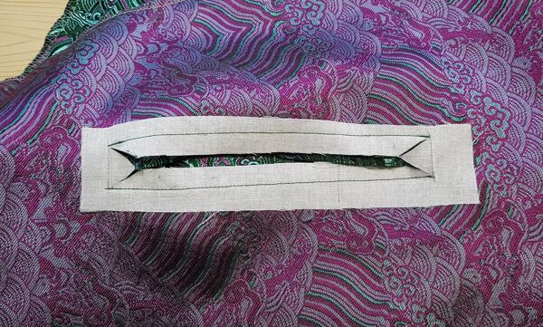 Šití výpustkové kapsy - prostřižení průhmatu