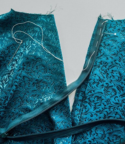 Jak ušít kolovou sukni – všívání skrytého zipu