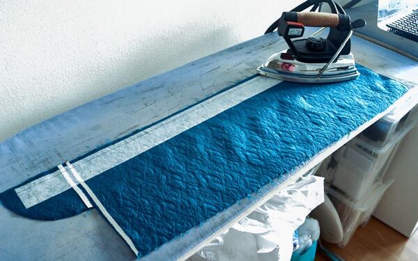 Jak ušít kolovou sukni – nažehlení vlizelínu na látku