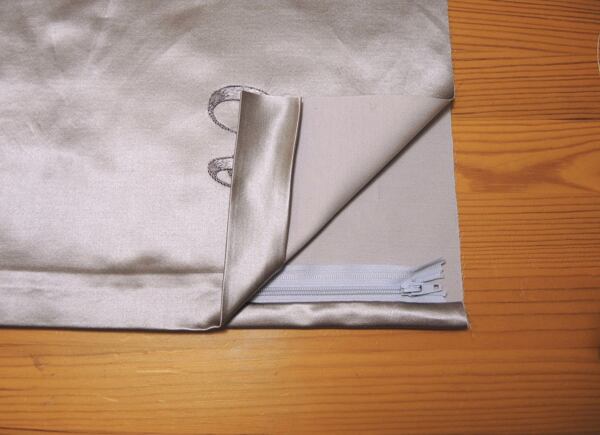 jak všít zip do polštáře