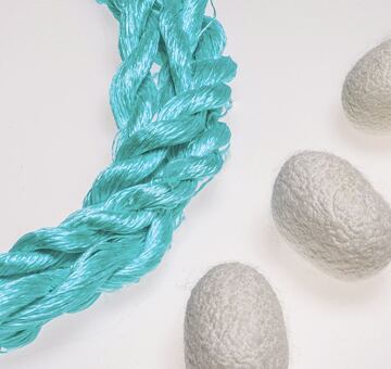 Przędza do haftu, 100% jedwab, jasnoniebieska 11-6