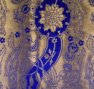 Zlatohlav z Memlingova triptychu, ručně tkané hedvábí se zlatou nití, modrý