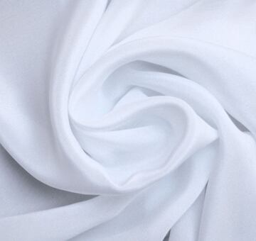 Hedvábný krepdešín, čistě bílý
