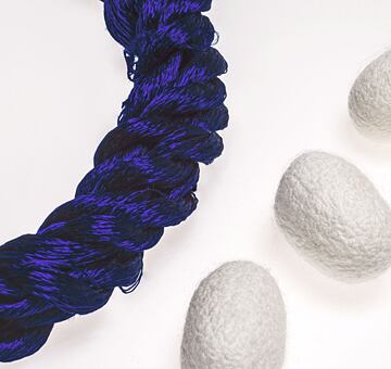 Przędza do haftu, 100% jedwab, ciemnoniebieska 100-1