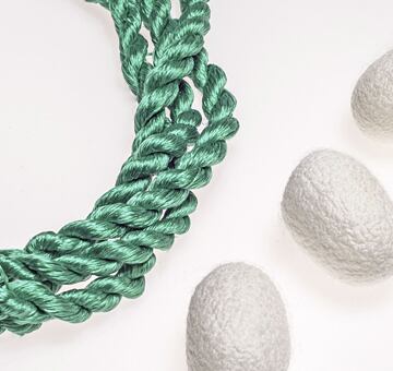 Vyšívací příze, 100% hedvábí, modrá 67-5