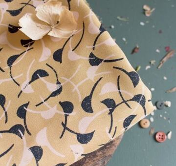 Francouzská šatovka Windy Mustard, EcoVero, žlutá