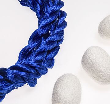 Przędza do haftu, 100% jedwab, niebieski 27-4