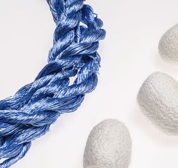 Przędza do haftu, 100% jedwab, jasnoniebieska 27-7