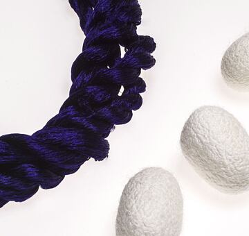 Przędza do haftu, 100% jedwab, ciemnoniebieska 28-1