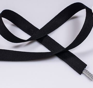 Tunýlek na kostice, černý