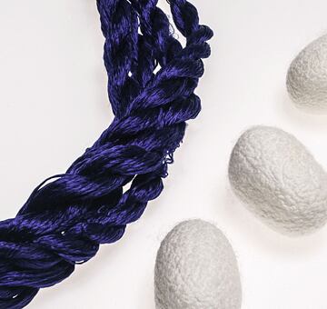 Przędza do haftu, 100% jedwab, ciemnoniebieska 47-2