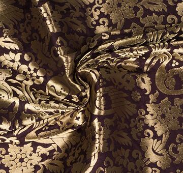 Jedwabny perski brokat z jeleniami i pelikanami, tkany złotą nicią, fioletowy
