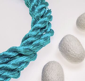 Przędza do haftu, 100% jedwab, niebieski 11-4