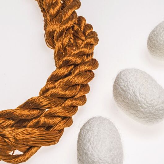 Nić do haftu, 100% jedwab, brązowa