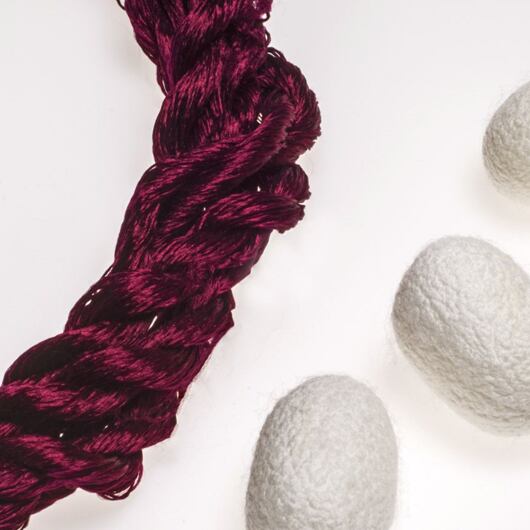 Nić do haftu, 100% jedwabiu, czerwona