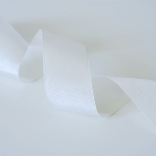 Szerokość jedwabnej wstążki 3,2 cm