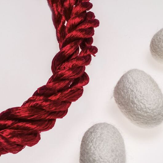 Nić do haftu, 100% jedwabiu, czerwona