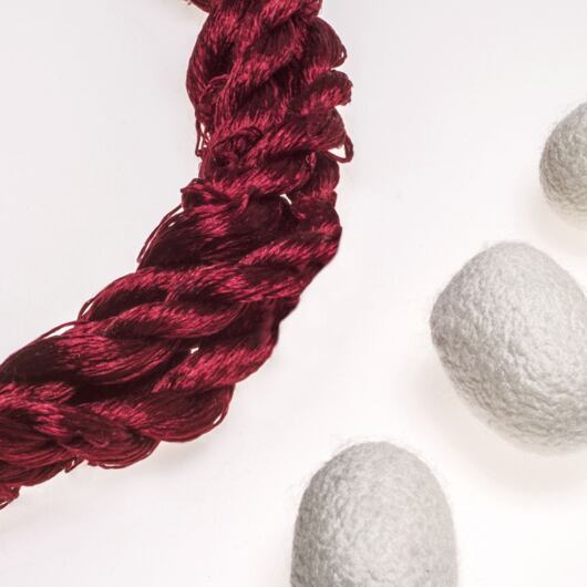 Nić do haftu, 100% jedwabiu, czerwona