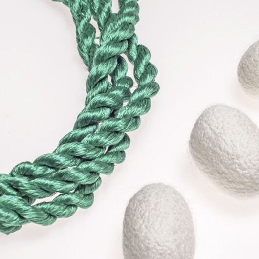 Vyšívací nit, 100% hedvábí, zelená