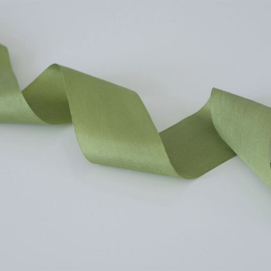 Szerokość jedwabnej wstążki 3,2 cm