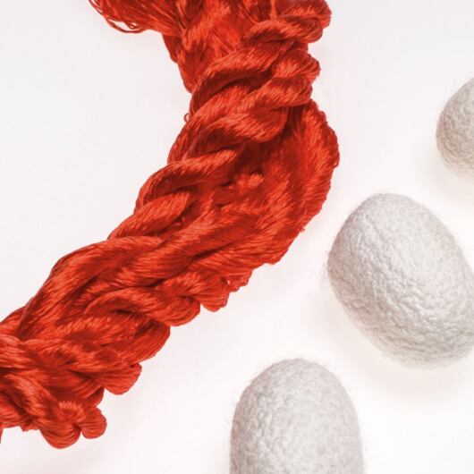 Nić do haftu, 100% jedwabiu, czerwona