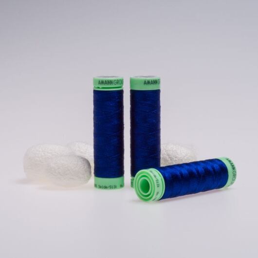 Hedvábná nit, modrá