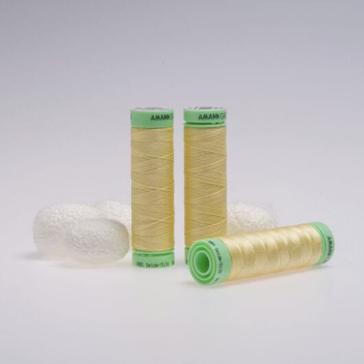 Hedvábná nit, žlutá