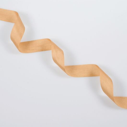 Hedvábná stuha šíře 1,5 cm