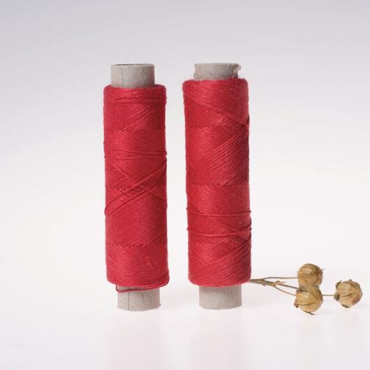 Červená lněná nit