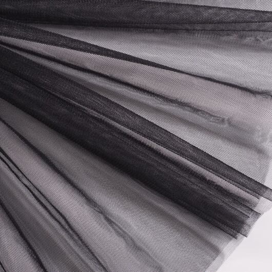 Czarny tiul o szerokości 300 cm