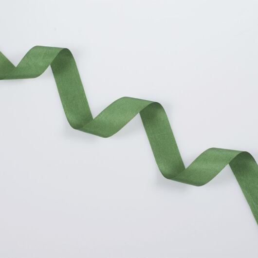 Szerokość jedwabnej wstążki 1,5 cm