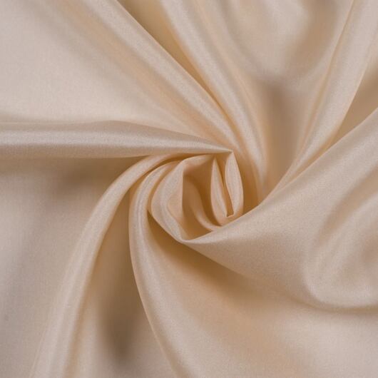 Hedvábný habutaj, nude