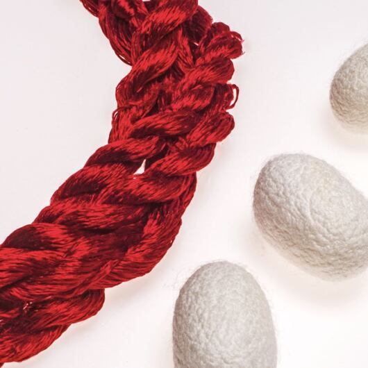 Nić do haftu, 100% jedwabiu, czerwona