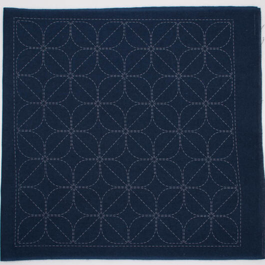 Hana-Fukin sashiko utěrka 33 × 33 cm "kamon", indigo