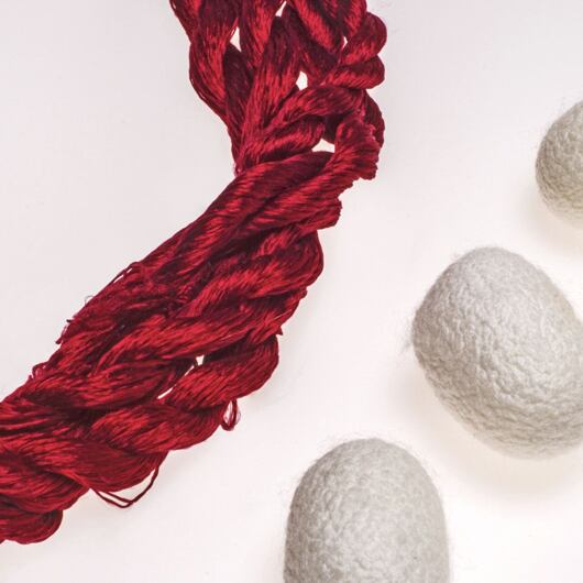 Nić do haftu, 100% jedwabiu, czerwona